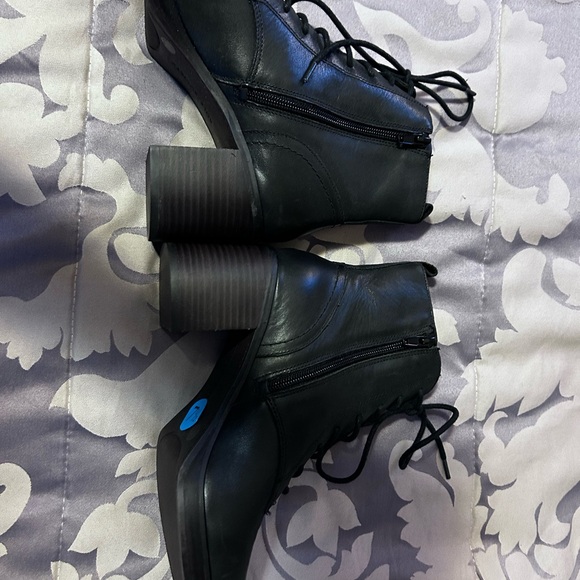 Sole Society brand new leather boots with block heel. genuine leather. - Picture 5 of 9